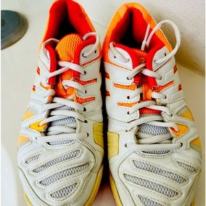 Women’s ASICS tennis shoe.  Size 6.5